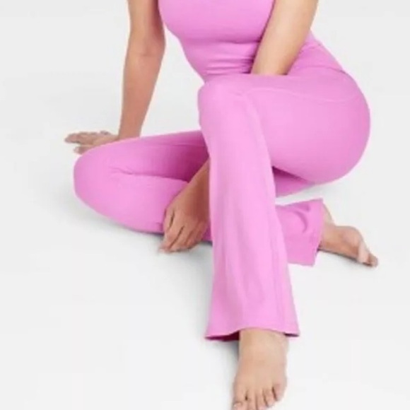 All in Motion Pink Activewear Flare Leggings Size Medium - Picture 7 of 7